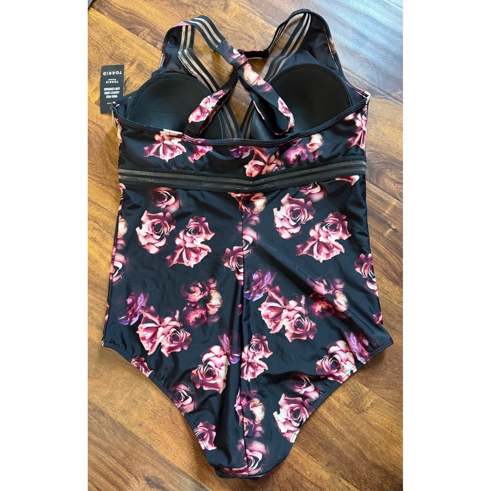 NWT Torrid Black Floral One Piece Swimsuit Sz 0 Summer Slimming Peek Trim Curvy - Picture 3 of 6